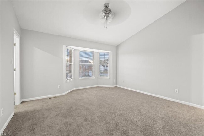 Building Photo - 714 Sutherland Dr