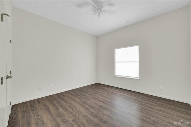 Building Photo - 28 Shalom Dr