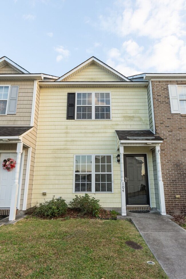 Building Photo - 104 Streamwood Dr
