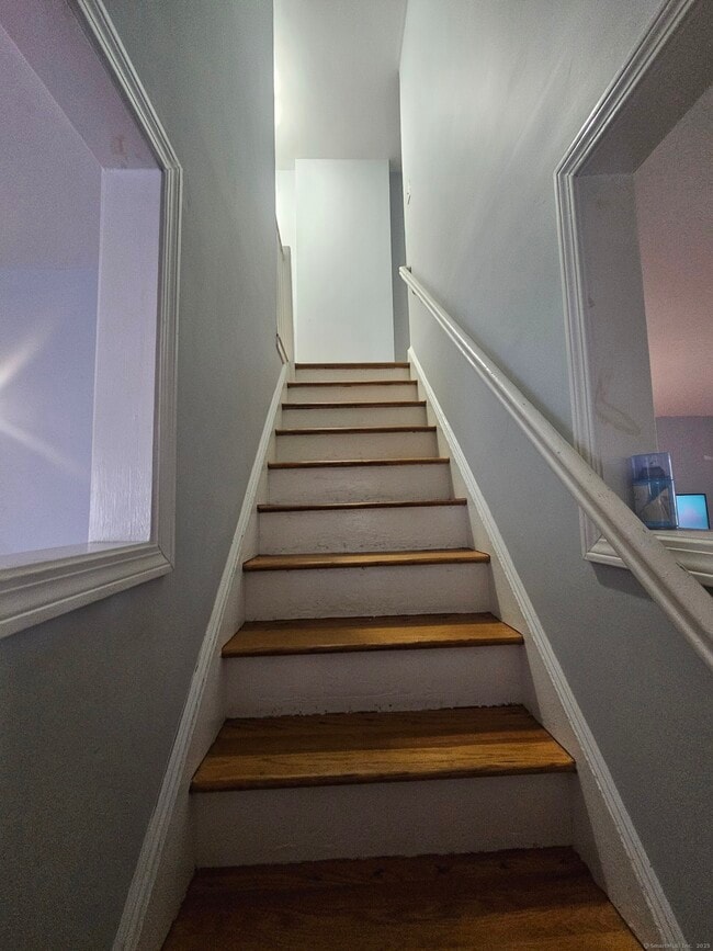 Building Photo - 258 Larkin Ct