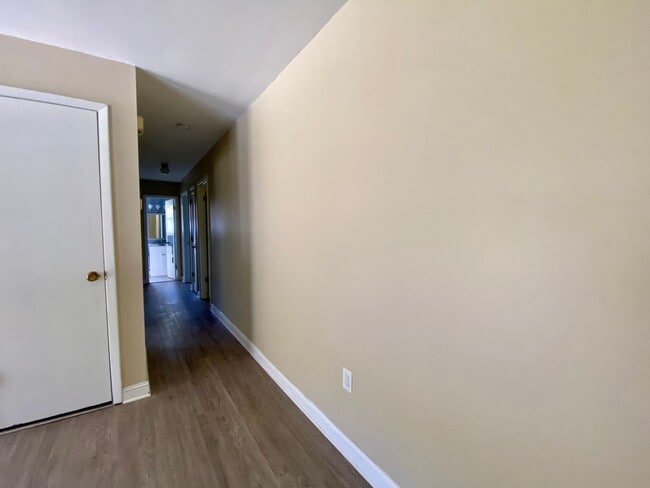 Building Photo - 980 White Cir