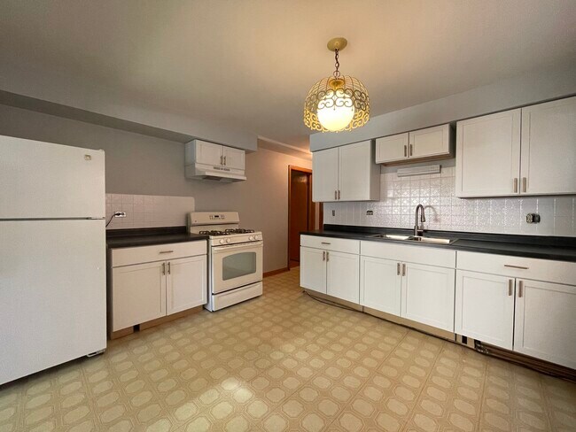 Building Photo - 8645 W Summerdale Ave
