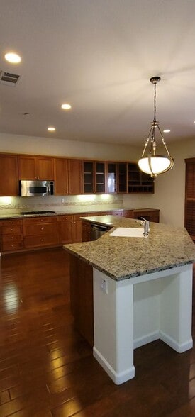 Building Photo - 2321 Star Lilly St