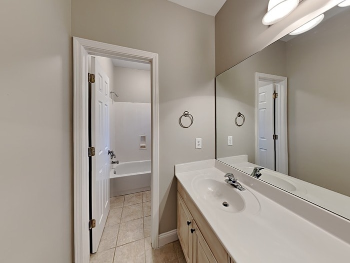 Building Photo - 1350 Lamont Cir