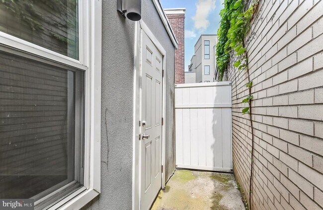 Building Photo - 1600 Frankford Ave