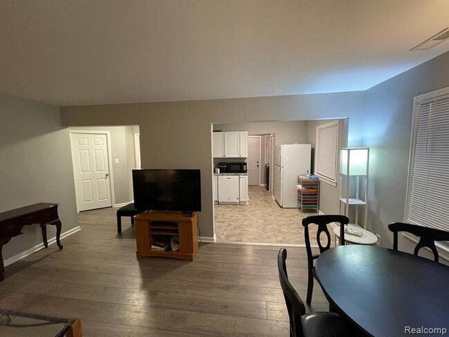 Building Photo - 6102 Harrison St