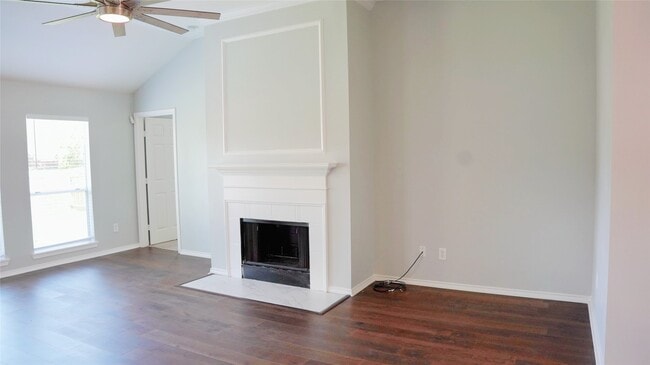Building Photo - 3915 Summerfield Dr