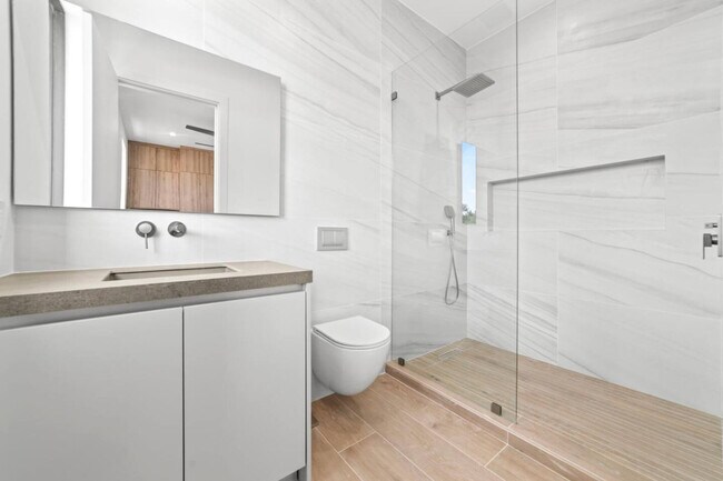 Building Photo - 1812 Miami Rd