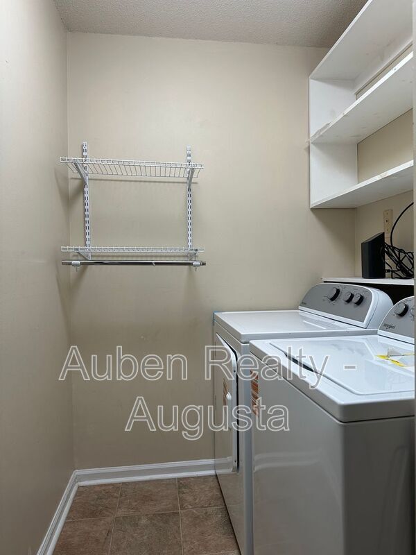 Building Photo - 204 1/2 W Buena Vista Drive