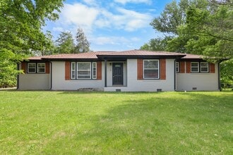 Building Photo - 10 Lexington Dr