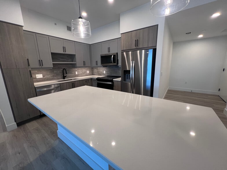 Primary Photo - 83 NW 26th St