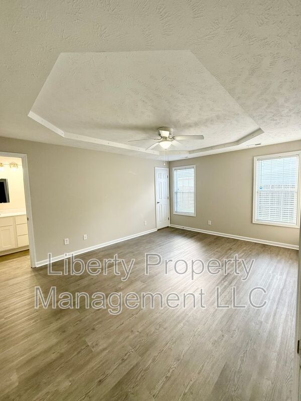 Building Photo - 805 Broadmore Dr