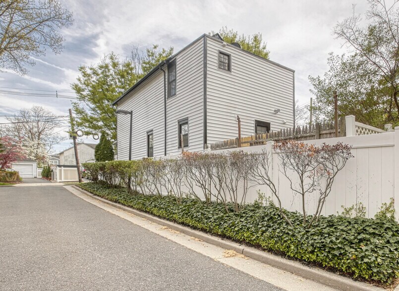 Building Photo - 39 Quarry St