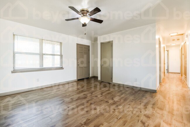 Building Photo - Beautiful lake views with this renovated 4...