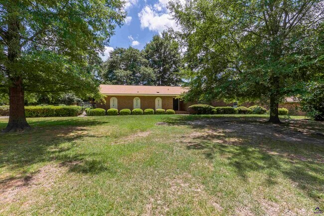 Building Photo - 1726 Greenwood Cir