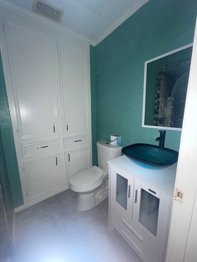 Building Photo - 2302 45th St