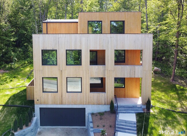 Building Photo - 205 E Hyerdale Dr