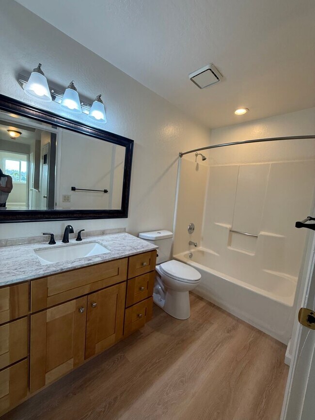 Building Photo - Light-Filled Modern 3 Bedroom Townhome