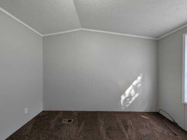 Building Photo - 52224 Quaker Hill Ln