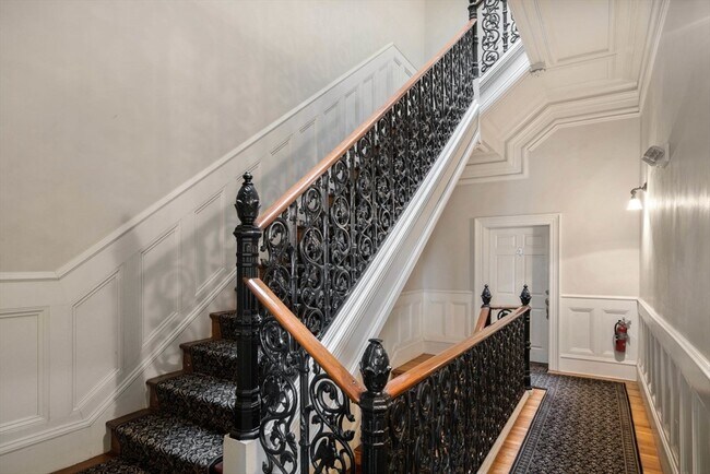 Building Photo - 322 Beacon St