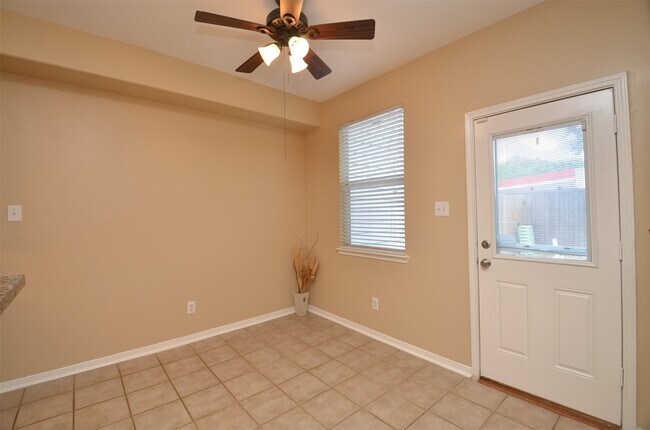 Building Photo - 2911 Meadowglen Cove