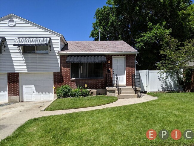 Building Photo - 2712