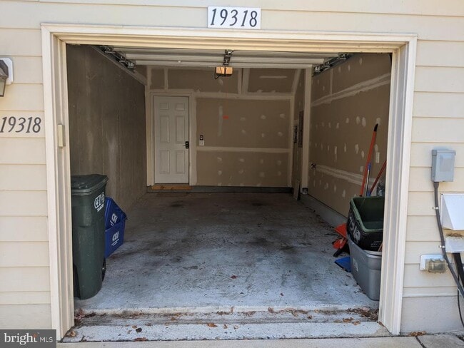 Building Photo - 19318 Diamond Lake Dr