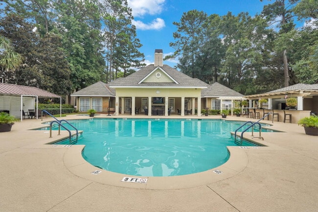 Building Photo - "Discover Coastal Comfort: Spacious 2-Bed, 2-Bath Condo at Summer House, Hilton Head Island!"