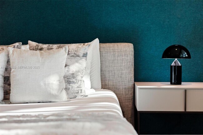 Building Photo - 77 SW 18th Terrace