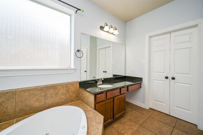 Building Photo - 5426 Humboldt Park Ln