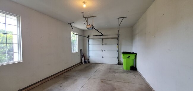 Building Photo - 3231 Wexford Dr