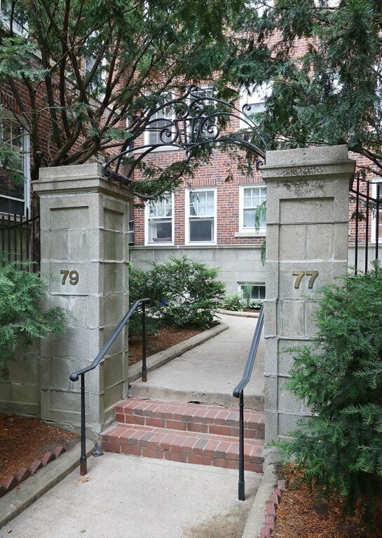 Building Photo - 79 Martin St