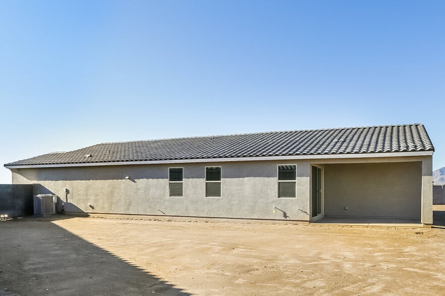 Building Photo - 17484 W Sunnyslope Ln