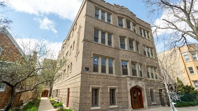 Building Photo - Newly Renovated 1 BR in Loyola on Lovely Quiet Block