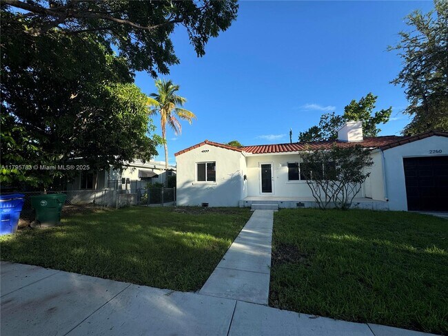 Building Photo - 2250 SW 21st St