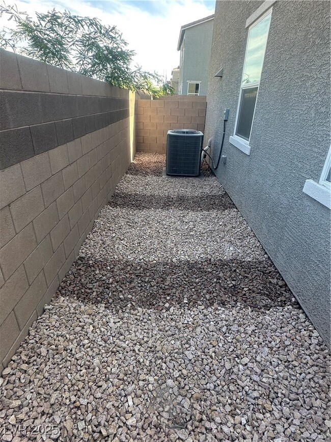 Building Photo - 6634 Tumoulin St