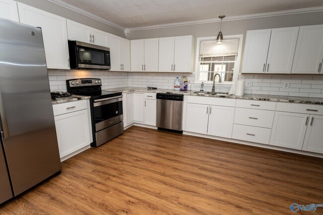 Building Photo - 2215 Fairfax St NE