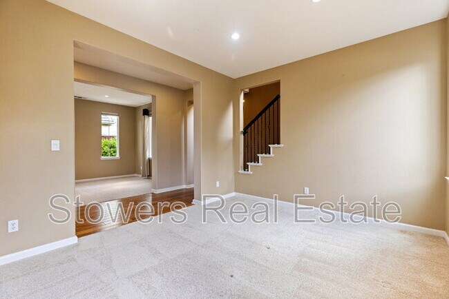 Building Photo - 2512 Piccadilly Cir