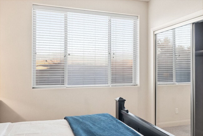 Building Photo - 225 N Country Ln