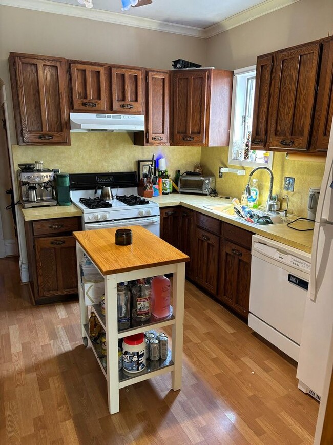 Building Photo - 1115 13th Ave SE