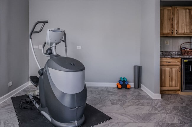 Building Photo - 3407 Venice Ave