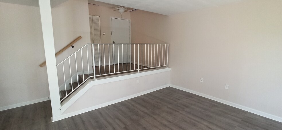 Grand Entrance - 124 Roberts Ln