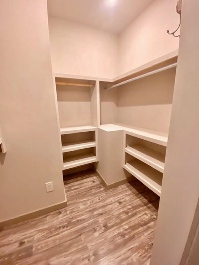 Building Photo - Incredible 3 BDRM / 2.5 BTH Franklin Home ...