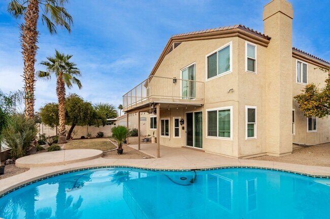 Building Photo - 4 bedoom home with private pool