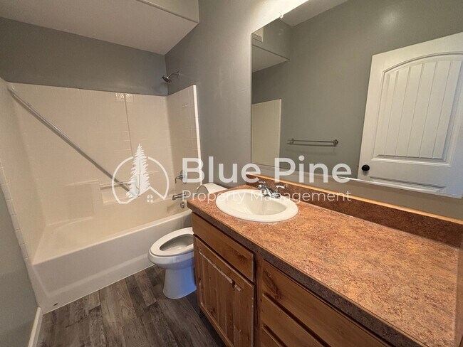 Building Photo - 2803 Mary Dr