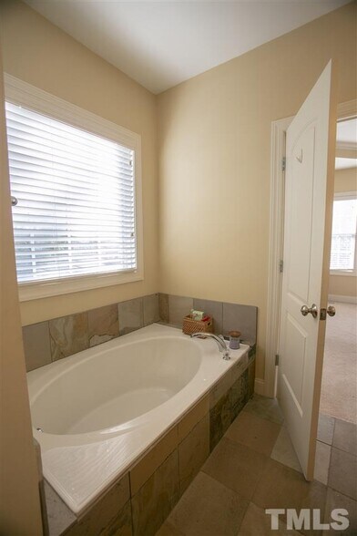 Building Photo - 191 Bridle Path