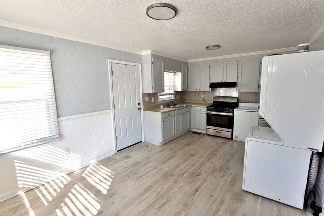 Building Photo - 1704 Cherry St