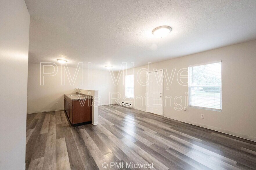 Building Photo - 622 N Linwood Ave