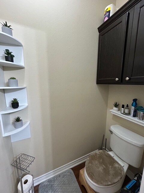 Building Photo - 735 Meadow Ln