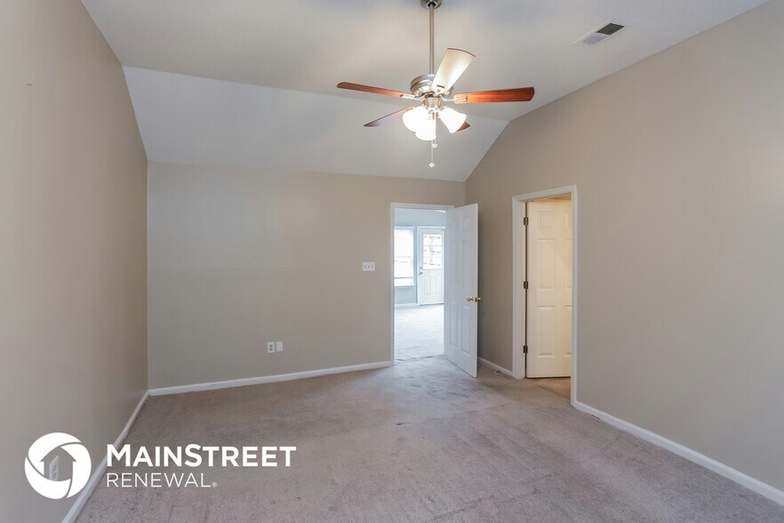 Building Photo - 6659 Ross Manor Dr